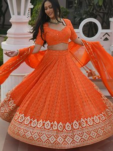 Tenue de fête de luxe : Lehenga orange avec bordure dorée épaisse – Broderie géométrique au fil, semi-couturé, tenues ethniques pour femmes - Product Image 3