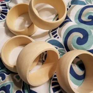 Bracelet tendance en bois naturel poli fait main, bijou de mode au look unique, forme ronde, cadeau pour femme - Product Image 4
