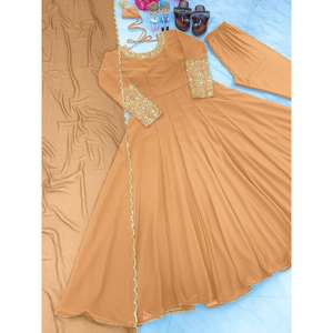 Conjunto de vestido Anarkali Dupatta y parte inferior para un aspecto de fiesta modesto - Product Image 1