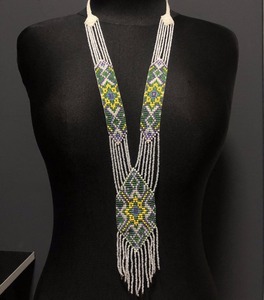 Collier artisanal en perles de rocaille de coton pour filles, idéal pour les fêtes, haute qualité par HF Crafts - Product Image 4