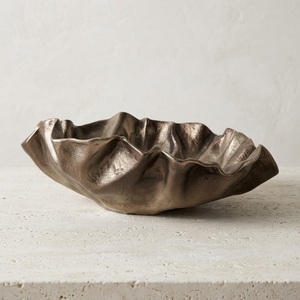Cuenco decorativo de oro de forma orgánica, hecho a mano y de lujo, centro de mesa de metal martillado asimétrico para decoración moderna del hogar a bajo precio. - Product Image 4