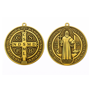 Souvenir religieux catholique, médaille de Saint-Benoît en métal antique argenté sur mesure. - Product Image 5