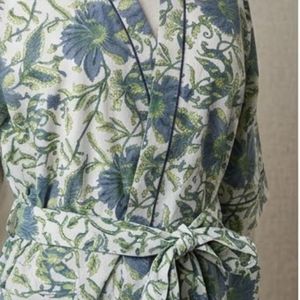 Robe en coton à imprimé floral pour femmes, col en V, manches trois quarts, longueur genou, fermeture à cordon, style décontracté, style printemps, en vente en gros - Product Image 6