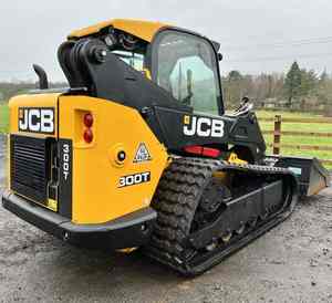 รถตักล้อยาง JCB รุ่น 300T คุณภาพดี ราคาประหยัด ขนาดกะทัดรัด กำลัง 74 แรงม้า เครื่องยนต์ดีเซล พร้อมบุ้งกี๋ขนาด 0.44 ลูกบาศก์เมตร - Product Image 1