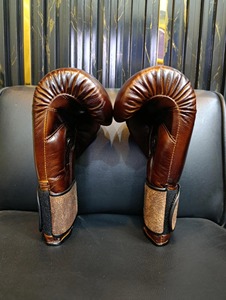 Gants de boxe en cuir véritable fabriqués à la main, style rétro, gants d'entraînement et de sparring faits à la main, équipement de boxe haut de gamme - Product Image 3