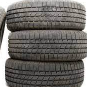 Fournisseur en gros de pneus usagés de qualité supérieure, 98 % recyclables, matériau en caoutchouc haute résistance et haute rigidité pour le recyclage - Product Image 1