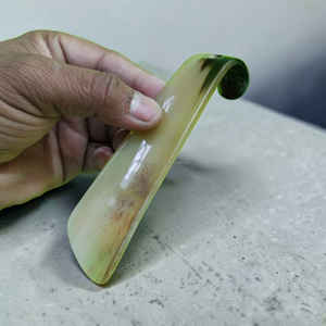 Cuchara para zapatos de cuerno de buey de diseño moderno con cordón de cuero, hecha a mano con cuerno natural, al mejor precio. - Product Image 4