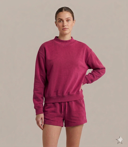 Conjunto de dos piezas para mujer: top de cuello simulado y shorts, estilo casual y holgado para un look relajado. - Product Image 1