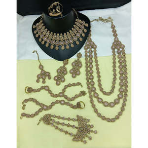 Ensemble de bijoux fins Jewelemarket 10575538DBL avec pierres autrichiennes et perles pour tenue de mariée - Product Image 4
