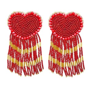 Pendientes de mujer hechos a mano con cuentas, diseño de fresa y pan de jengibre, color rojo, clásicos para bodas y celebraciones - Product Image 3