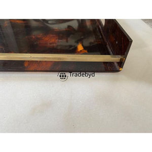 Plateau en corne élégant et moderne fait à la main, plateau de service de luxe de qualité supérieure, accessoire de décoration pour la salle à manger par Tradebyd - Product Image 5