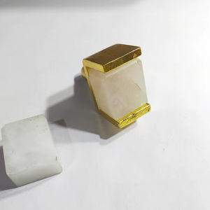 Boîte à bijoux de luxe en bois et résine au design classique pour outils, literie et armoires de cuisine - Product Image 1