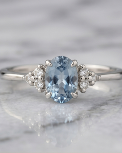 Bague de fiançailles ovale en moissanite bleue taillée de 1,00 carat avec grappe de saphirs bleus, en or blanc 14K plaqué rhodium, luxe pour anniversaire - Product Image 1