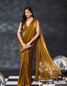 Sari de Fiesta Liso KV Gold Silk Blend con Diseño Reversible de Secado Rápido y Sin Arrugas, y Blusa Sin Coser para Otoño - Product Image 4