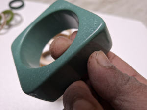 Pulseras de Resina Modernas y Elegantes, Fabricante de Joyería de Resina Acrílica con Acabado Liso y Duradero, Accesorios de Moda para Damas - Product Image 2