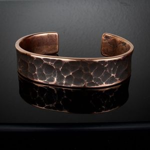 Bracelet artisanal en cuivre avec cristaux, élégance et style uniques, accessoire de mode - Product Image 6