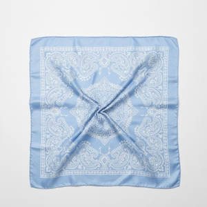 Pañuelo con Estampado Náutico, Diseño Inspirado en el Océano para Viajes de Verano a la Playa y Estilo Costero - Product Image 1