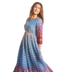 Lancement de la nouvelle collection de robes de créateur évasées en Georgette pure avec impression traditionnelle et travail manuel pour femmes - Product Image 5