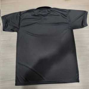 เสื้อเชิ้ตแขนสั้นผู้ชาย สีดำ ผ้าฟลีซถัก ทอจากโพลีเอสเตอร์ 100% เป็นมิตรต่อสิ่งแวดล้อม สีพื้น สไตล์ลำลอง ทรงปกติ - Product Image 2