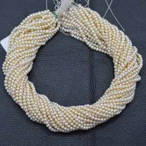 ไข่มุกน้ำจืดธรรมชาติสีขาว AAA ขนาด 4 มม. 5 มม. รูปทรงกลม/ทรงมันฝรั่ง ลูกปัดสำหรับทำเครื่องประดับชั้นดี  ผู้จัดจำหน่ายลูกปัดมุกจากอินเดีย - Product Image 4