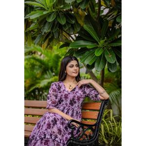 Robes décontractées élégantes Robe en georgette avec impression numérique florale et géométrique détaillée - Product Image 2