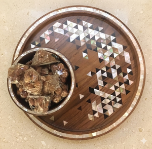 Bandeja para Servir Chocolate con Incrustaciones de Madera y Nácar, Estilo Árabe, para Regalo de Ramadán - Product Image 1