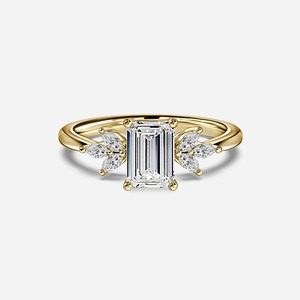 Anillo de Diamante Cultivado en Laboratorio de 1.7CT con Esmeralda y Piedras Laterales en Forma de Hoja Marquise, Oro de 14K, Joyería OEM - Product Image 4