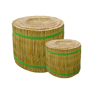 Tapis en jonc tissé traditionnel pour revêtement de sol et maintien de la propreté dans les maisons et les espaces culturels - Product Image 1