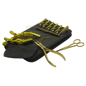 Kit professionnel d'outils de pose de micro-anneaux pour extensions capillaires en acier inoxydable, comprenant des pinces de pose et de retrait de micro-anneaux, et des ciseaux de coupe. - Product Image 3