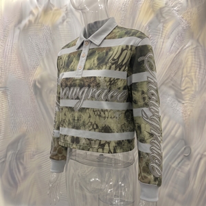 เสื้อสเวตเตอร์แขนยาว Snowgrace แบบ Color Block ปักโลโก้ คอปกพับได้ ทรงปกติ สำหรับทุกเพศ - Product Image 4