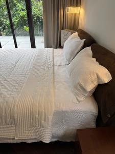 ชุดเครื่องนอนผ้าฝ้ายปักลายพร้อมปลอกหมอนเย็บติดและผ้าปูที่นอนแบบซักได้สำหรับใช้ในบ้าน - Product Image 2