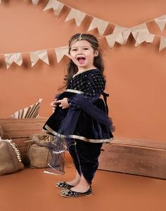 Conjunto dhoti de terciopelo bordado de manga larga - Azul - Product Image 3