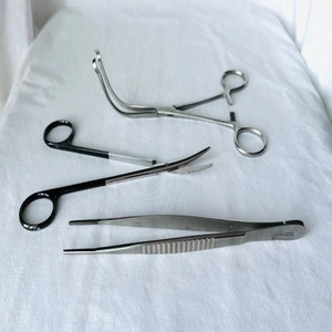 Ensemble d'instruments chirurgicaux vasculaires Jamso Industries : Ciseaux Super Cut Metz, Pinces DeBakey, Pince de bypass Javid en acier inoxydable - Product Image 1