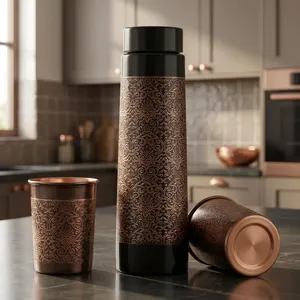 Ensemble de bouteilles d'eau en cuivre avec 2 verres |   Ensemble cadeau de bouteilles en cuivre design |   Ensemble de bouteilles en cuivre imprimées |   Ensemble de vaisselle en cuivre - Product Image 3