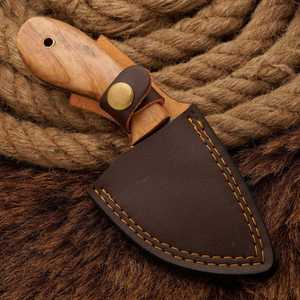 Couteau de chasse artisanal en acier Damas, personnalisé, avec manche en bois d'olivier et étui en cuir - Product Image 6