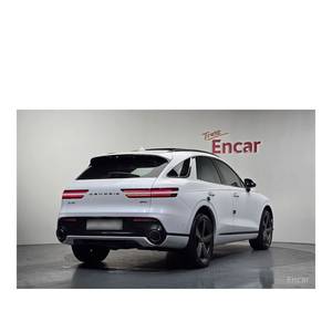 Genesis GV70 3.5T Essence AWD avec boîte de vitesses automatique, sièges en cuir, modèle octobre 2022, 25 664 km, conduite à gauche, caméra arrière - Product Image 2
