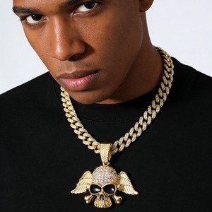 Collares con colgante de diseño de calavera alada con letras, estilo Hip Hop Bling, de aleación dorada, con pedrería de cristal y cadena cubana - Product Image 2