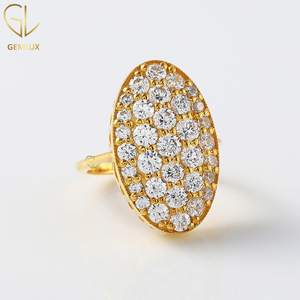 แหวนเพชรโมอิสซาไนต์ทรงกลมประดับเพชรแบบ Pave Setting, แหวนของเบลล่า, แหวนหมั้นที่ได้แรงบันดาลใจจากคนดัง, แหวนแต่งงานทองคำ 10k สีเหลือง - Product Image 6