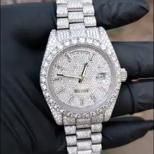 Reloj de plata con diamantes fabricado en India para mujer, con correa de acero inoxidable, ideal para regalo de aniversario. Disponible para la venta. - Product Image 1