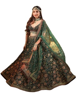 Commande Get New Hot And Pretty Pakistanais Fashion Eid And Ramdan Month Special Mirror And Diamond Work Lahenga Choli - Product Image 1