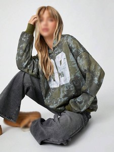 Sudadera con capucha de camuflaje para mujer, estampado integral, oversize, mezcla de algodón, hombros caídos, estampado de número frontal, estilo urbano, logotipo personalizado - Product Image 4