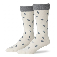 Vente en gros de chaussettes en coton personnalisées pour hommes et femmes, nouvelle mode, couleur unie, chaussettes de sport