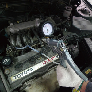 Vacuum Brake Bleeding Kit and Pump for Testing Vacuum in Engine - Product Image 2