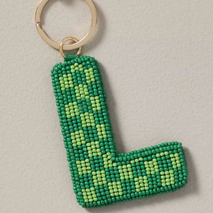 ABDUL REHMAN ENTERPRISES Llavero con Letra L Bordada a Mano 100% Hecho a Mano con Cuentas Verdes a Cuadros y Abalorios Personalizados - Product Image 1