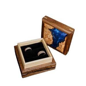 Boîte à bagues en bois et en résine à double fente pour bijoux de mariage en résine - Product Image 5