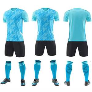 Maillot de sport d'été personnalisé pour hommes, ensemble complet de football respirant en polyester à col en V, kits de football respirants d'été OEM - Product Image 5