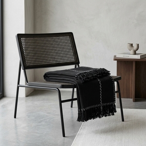 Jeté décoratif noir en tissu doux tissé, uni, long et léger, pour la maison, comme écharpe, châle ou couvre-lit de canapé - Product Image 2
