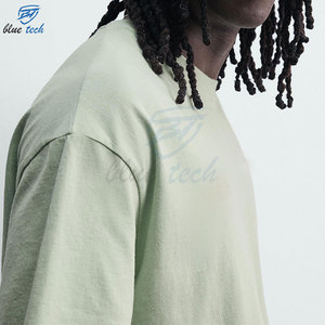 Esta camiseta verde extragrande de primera calidad está hecha de algodón 100% de alta densidad para un tacto suave, duradero y cómodo. - Product Image 4