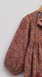 Blusa Étnica Boho de Algodón con Estampado Batik Hecho a Mano para Mujer, Blusa con Cuello de Lazo y Diseño Personalizado, Blusa sin Mangas con Estampado Floral, Ecológica - Product Image 4