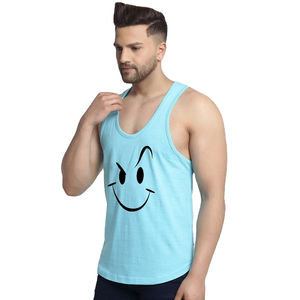 Débardeur graphique Smiley pour homme – Imprimé visage de dessin animé accrocheur, bleu clair, dos nageur, idéal pour la gym et le streetwear - Product Image 3